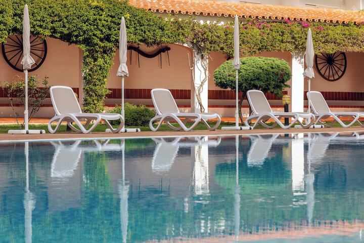 Hotel Pool
