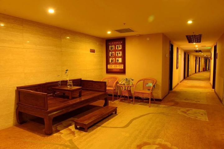 Room 10 of 16