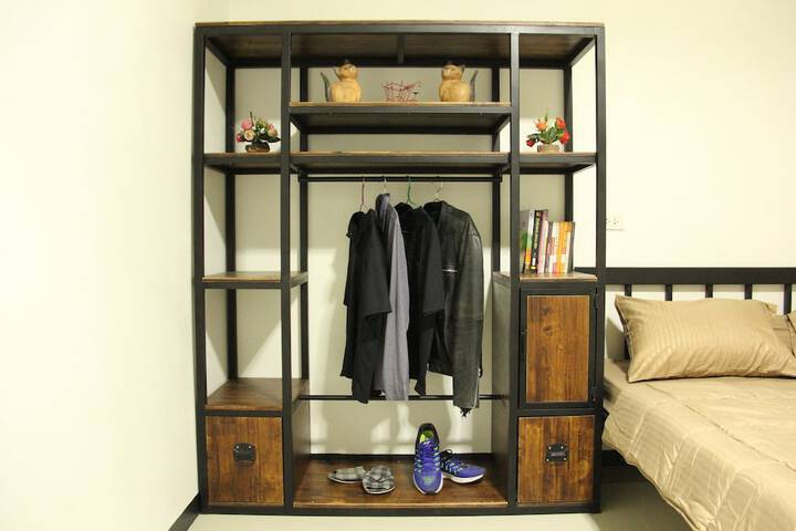 Room 5 of 7