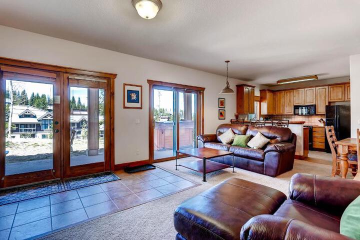 Exterior of Saddlewood #46 Ski-In / Ski-Out to Snowflake Lift - Walk to Town