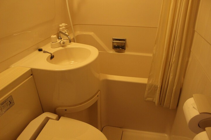 Room 13 of 35