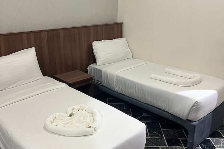 Room 8 of 32
