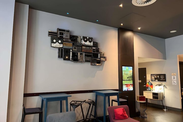 Lounge 67 of 80
