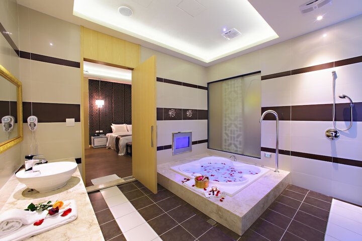 Room 39 of 48