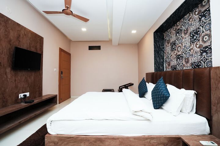 Room 13 of 53