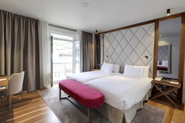 Room 16 of 121