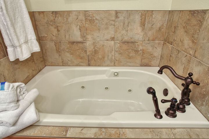 Hot Tub 83 of 98