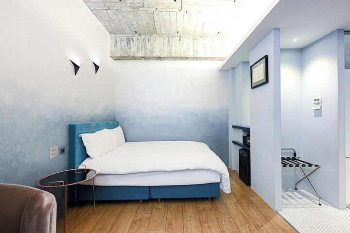 Room 73 of 141