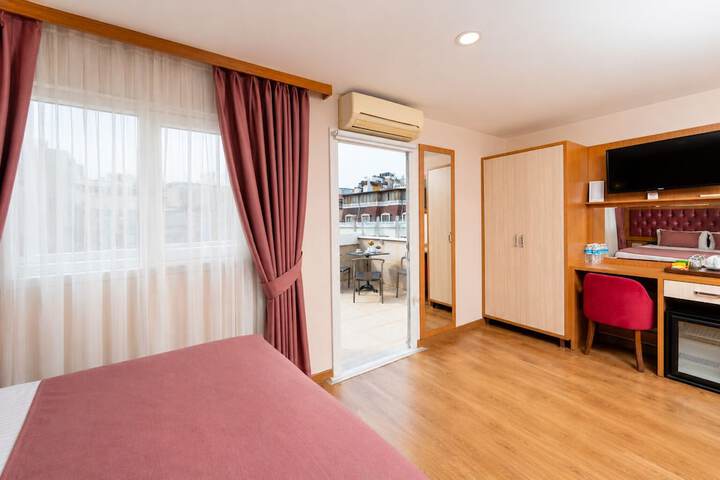 Room 16 of 65