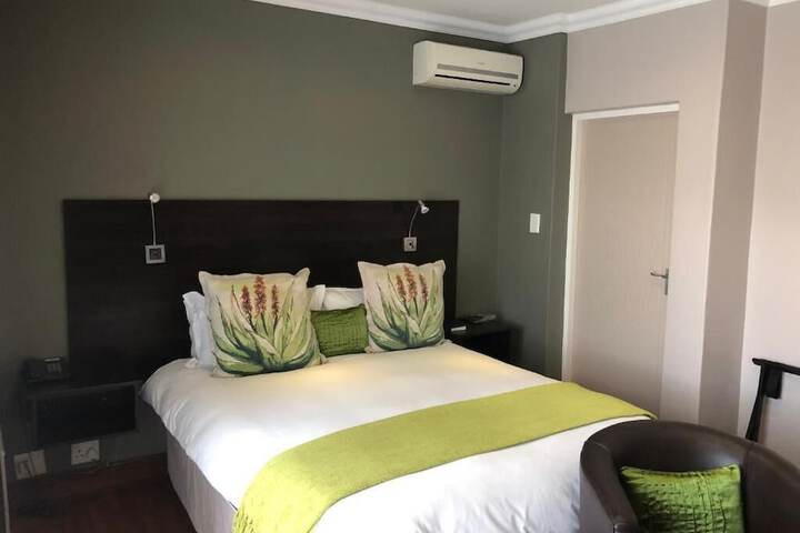Room 14 of 108
