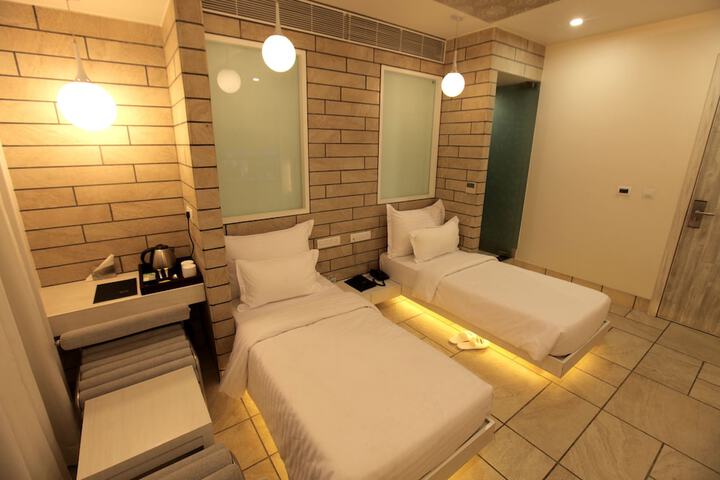 Room 12 of 60