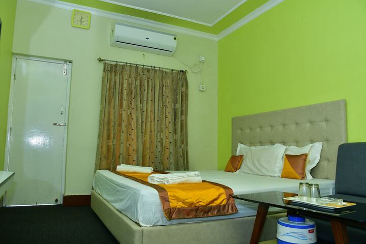 Room 11 of 36