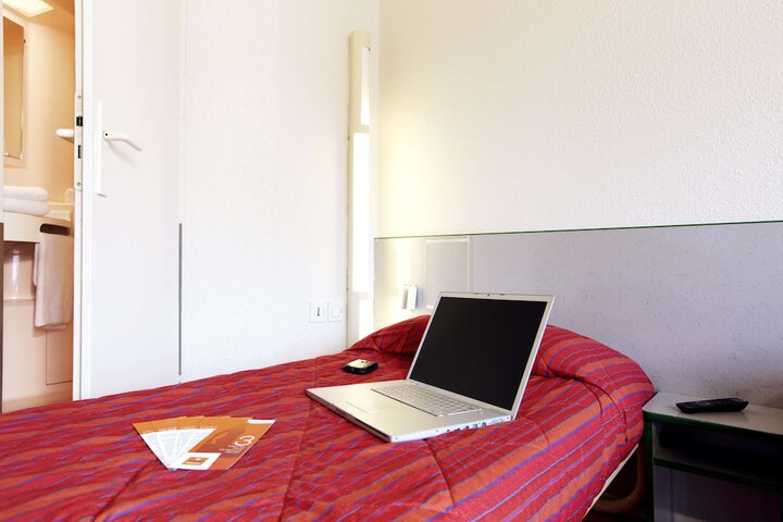 Room 17 of 33