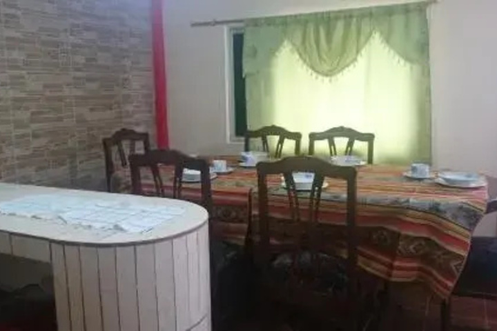 Dining 8 of 9