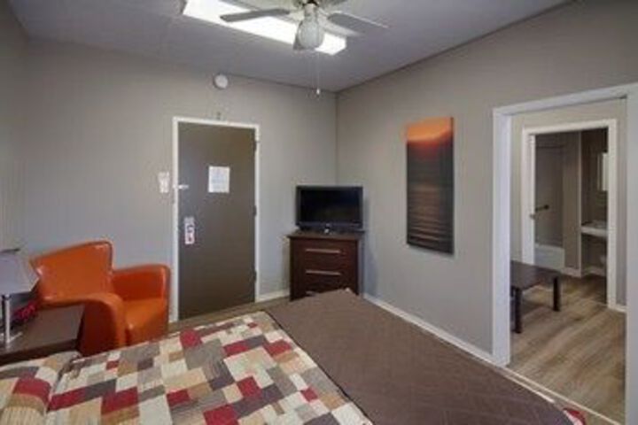 Room 10 of 24