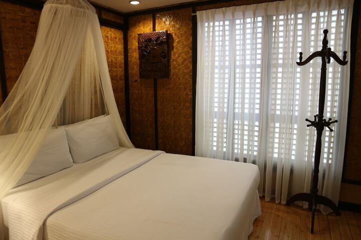 Room 18 of 98