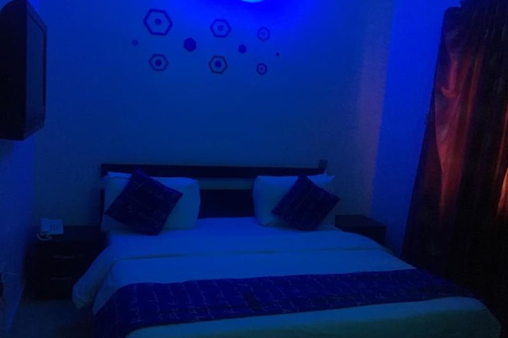 Room 10 of 11