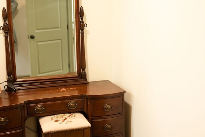 Room 10 of 230