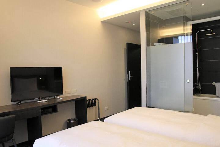 Room 6 of 37