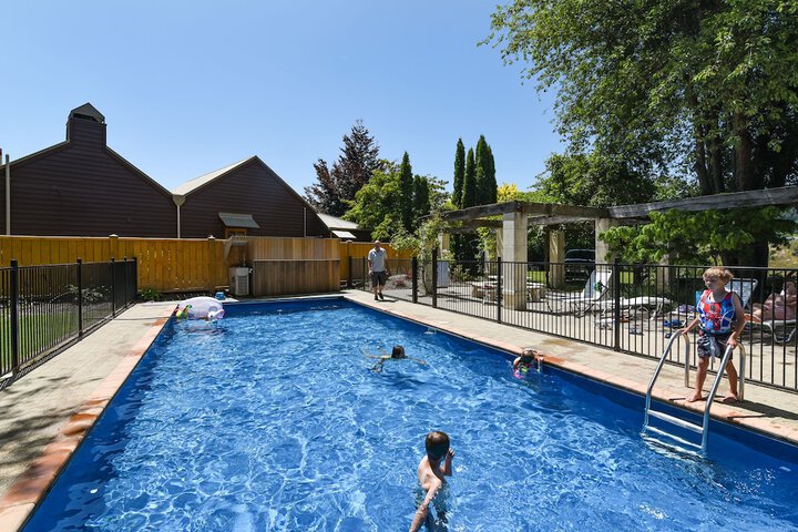 Pool 35 of 44
