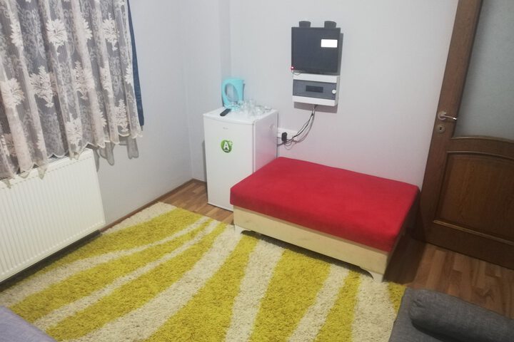 Room 7 of 19