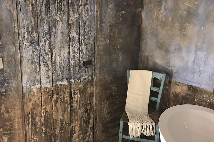 Room 83 of 112