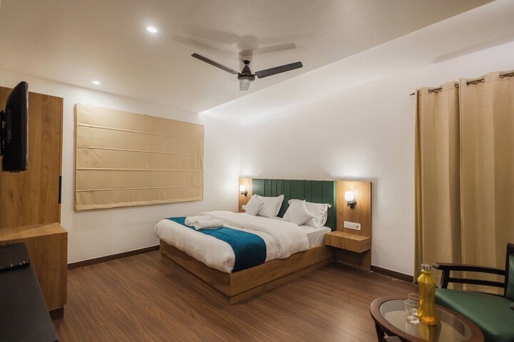 Room 12 of 15