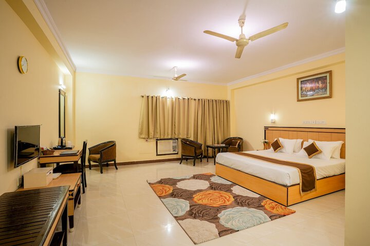 Room 4 of 18