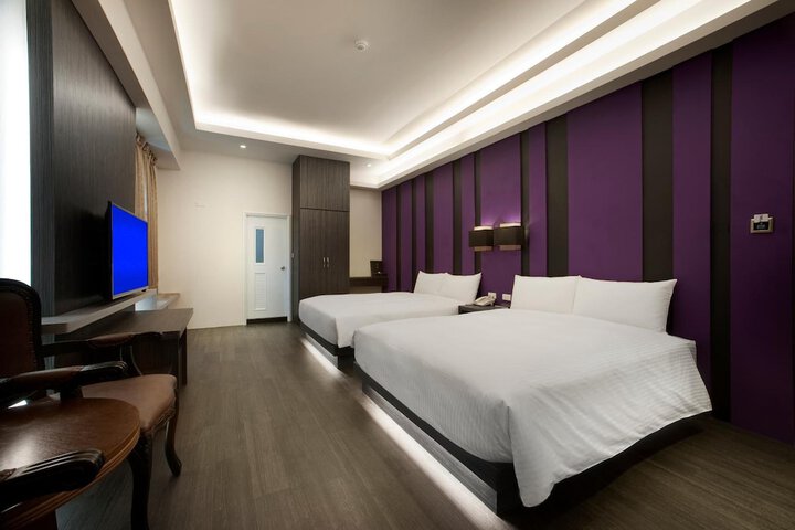Room 9 of 28