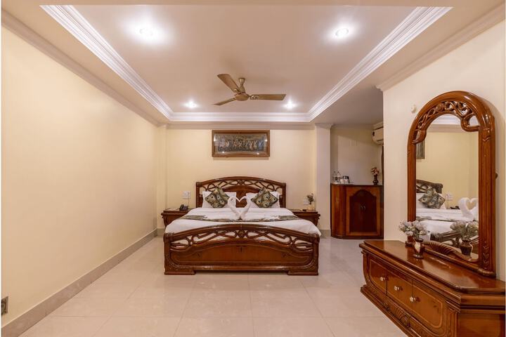Room 9 of 35