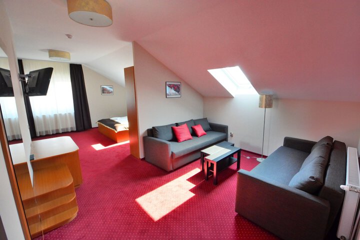 Room 8 of 40