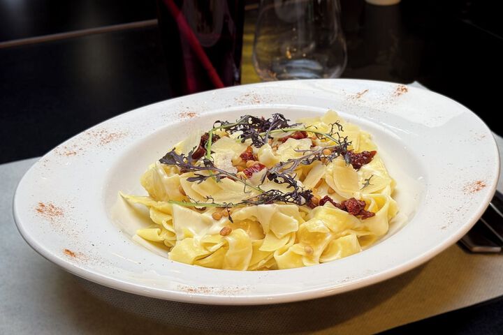 Dining 63 of 94