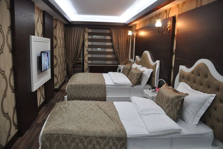 Room 6 of 13