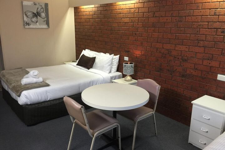 Room 14 of 40