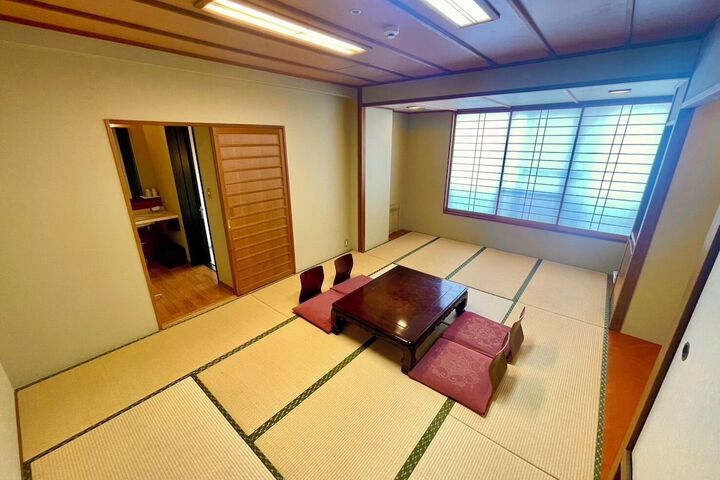 Room 17 of 97