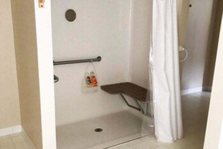 Room 27 of 108