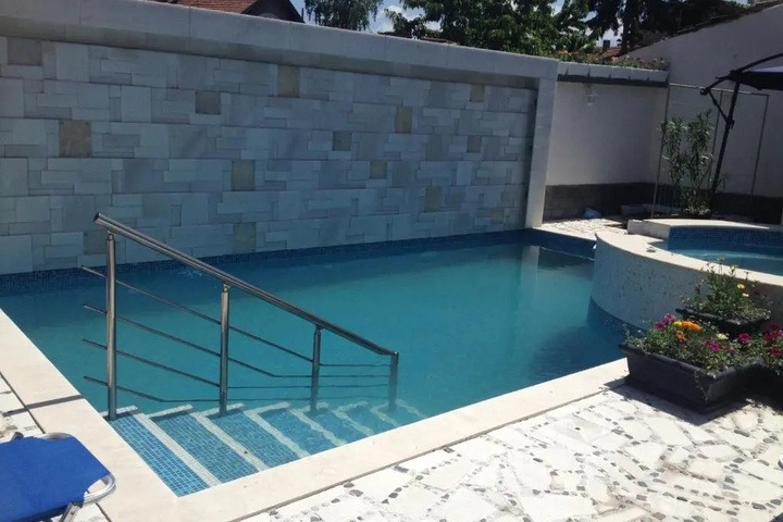 Pool 8 of 14