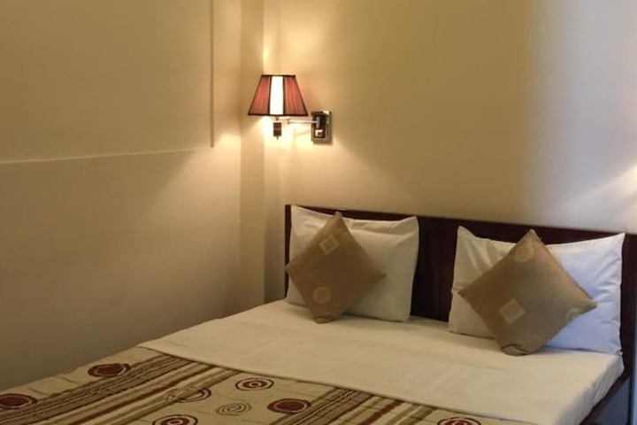 Room 6 of 43