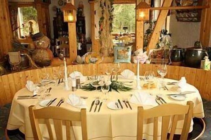 Dining 11 of 21
