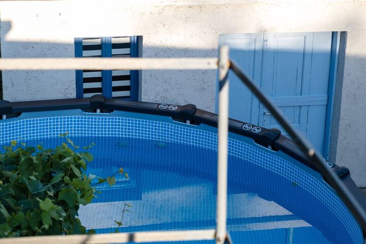 Pool 11 of 27