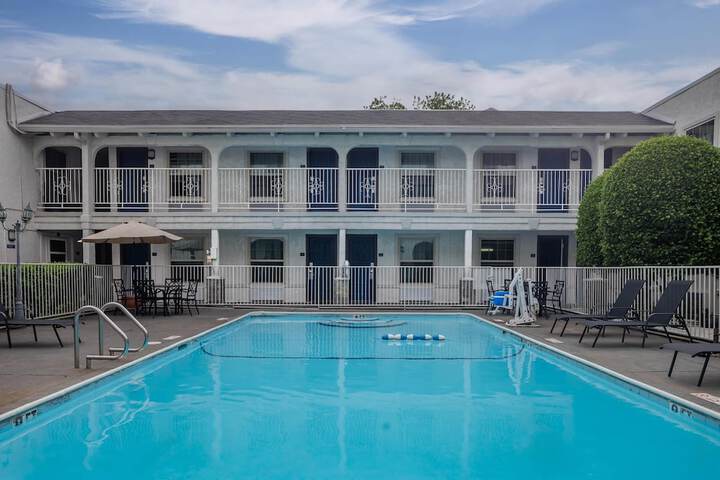 Pool 14 of 21