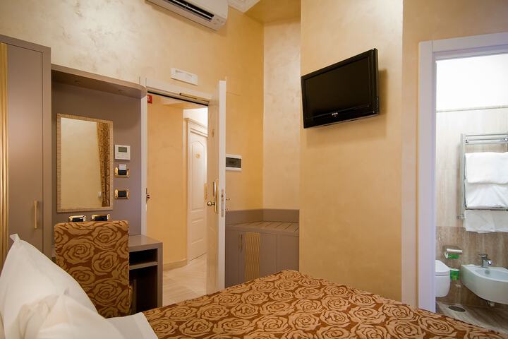 Room 22 of 43