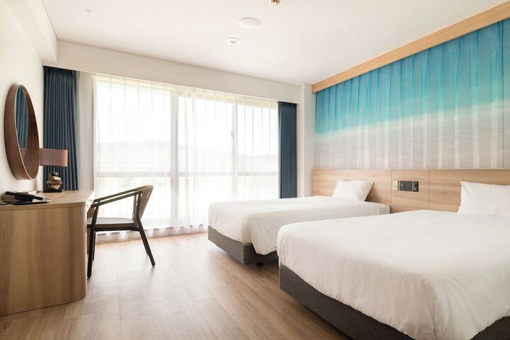 Room 28 of 157