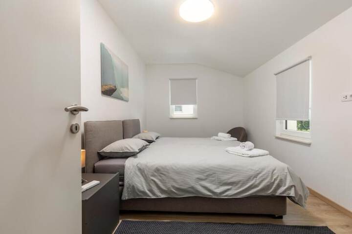 Room 43 of 194