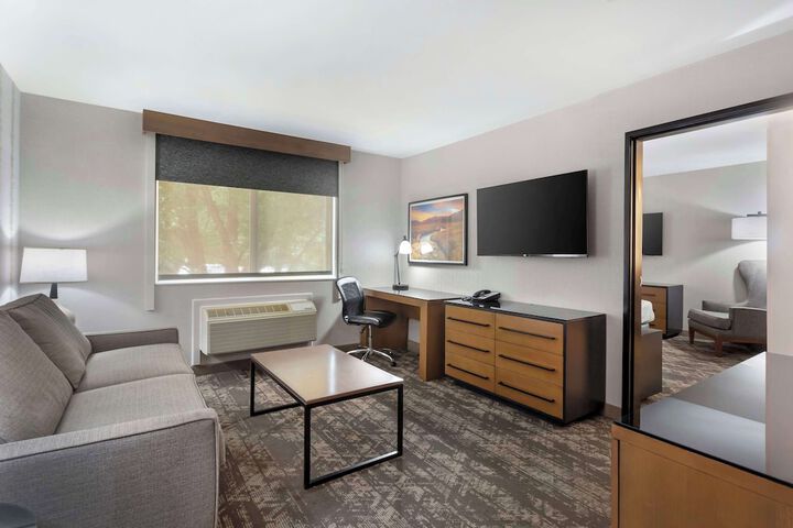 Room 6 of 37