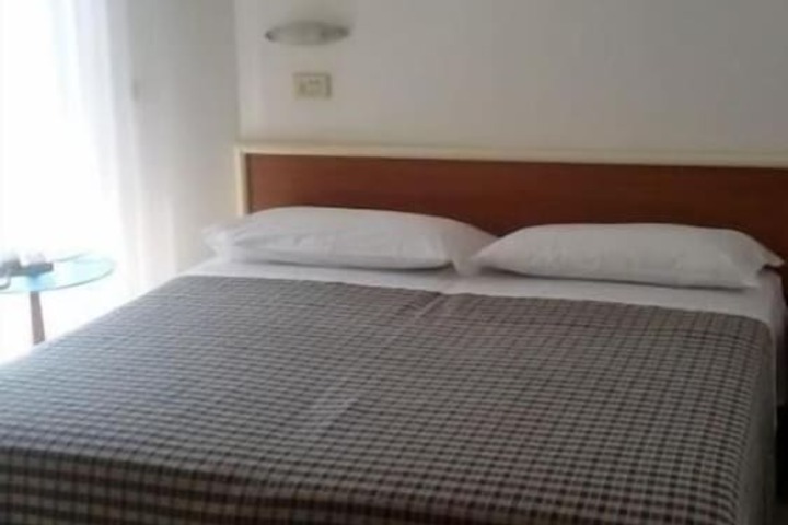 Room 7 of 108