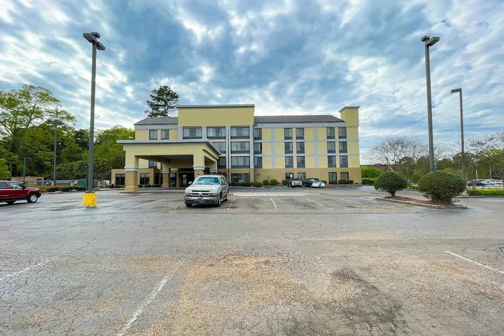 Exterior of Best Western Jackson North