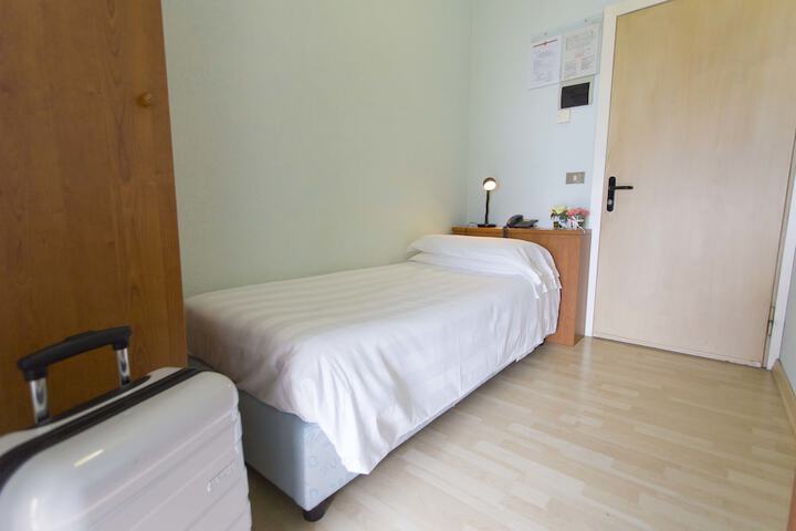 Room 4 of 42