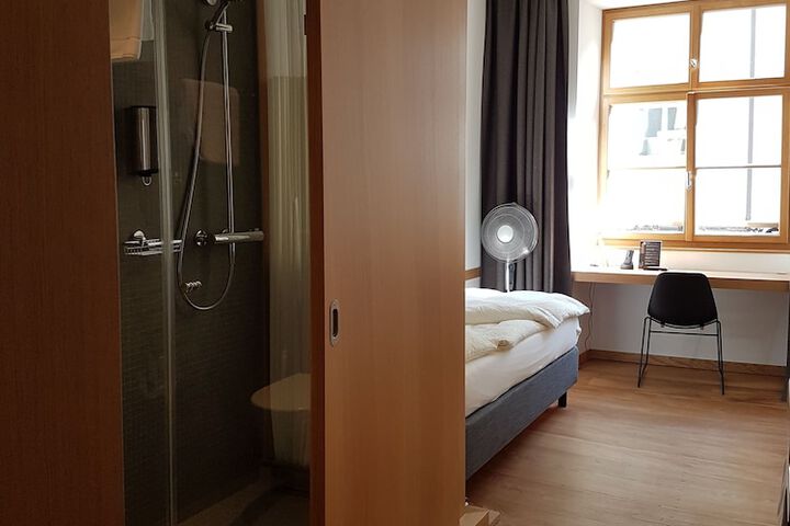 Room 22 of 60