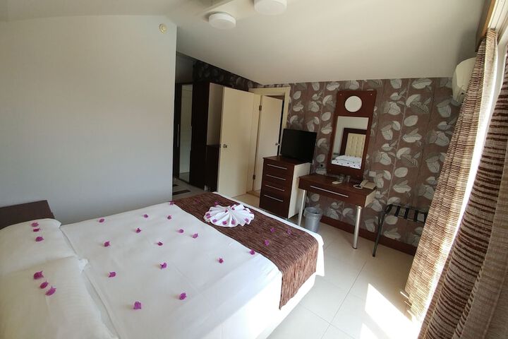 Room 16 of 63